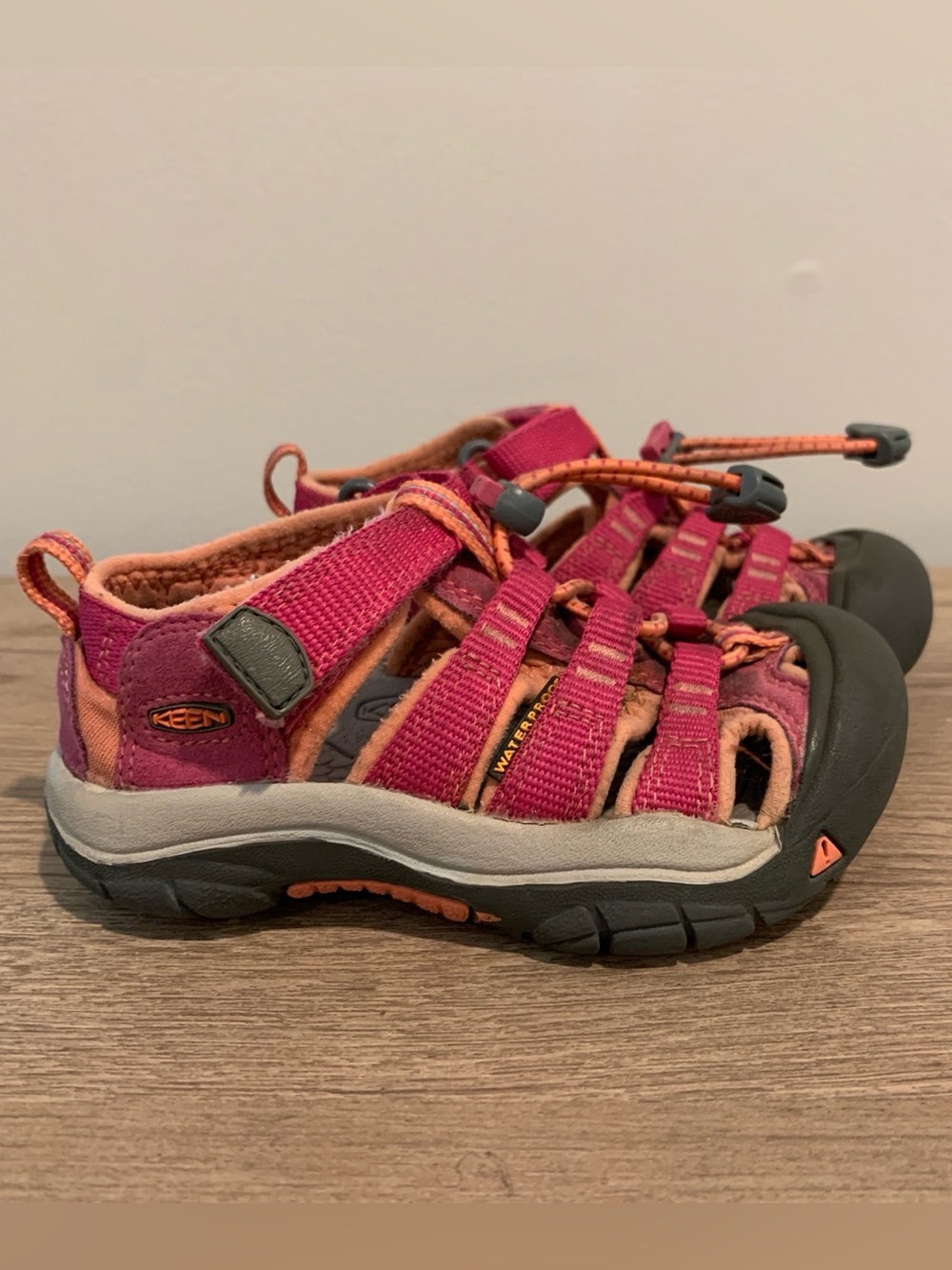 KEEN Newport H2 Kids Sandals – Little Kid Size 9 (Berry / Coral)